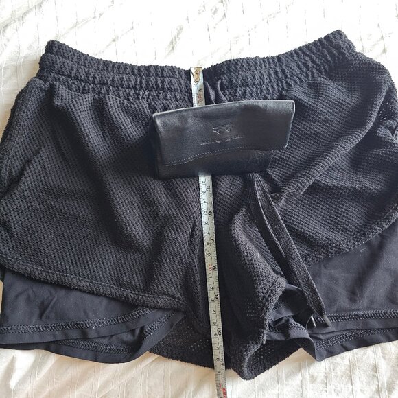 Aritzia The Constant Blasis Shorts - 2017 - Black - Sz S - Picture 9 of 10